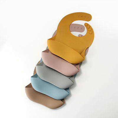 Prenda impermeable personalizada suave cómoda del babero del silicón para la consumición de consumición del bebé