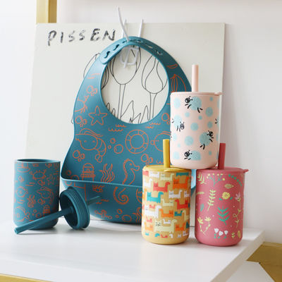 Taza de bebés de silicona resistente a la temperatura Logotipo de impresión personalizable Niños Taza de bebidas de silicona