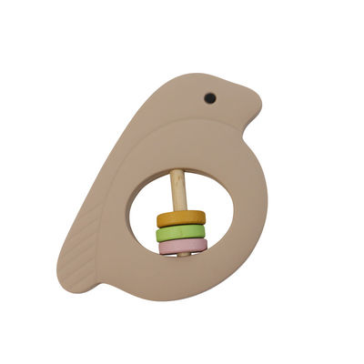 Traqueteo del bebé del silicón de la forma del pájaro con el material amistoso de Eco del multicolor