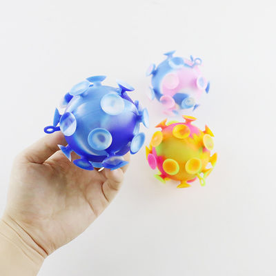 El silicón coloreado multi del bebé juega la bola de la ventosa para los niños va de fiesta