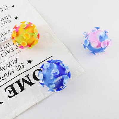 El silicón coloreado multi del bebé juega la bola de la ventosa para los niños va de fiesta