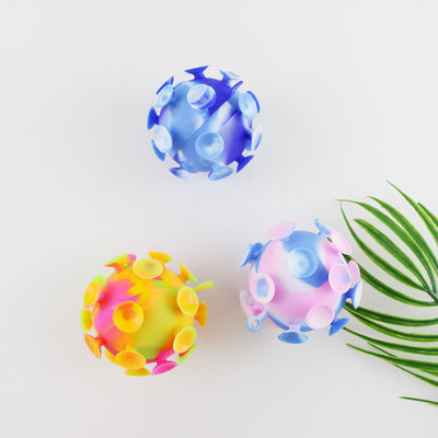 El silicón coloreado multi del bebé juega la bola de la ventosa para los niños va de fiesta