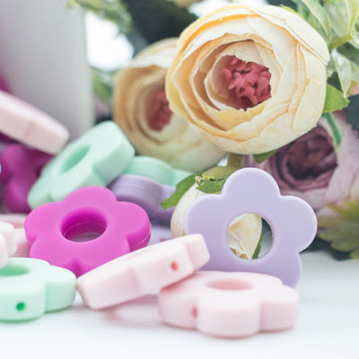 La gota los 4.5cm de la dentición del silicón de los agujeros de la flor para el clip del pacificador de DIY mastica el collar