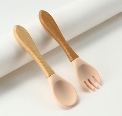 Bifurcaciones y cucharas de encargo, alimentos para niños del silicón del silicón fijados para el entrenamiento del destete del niño