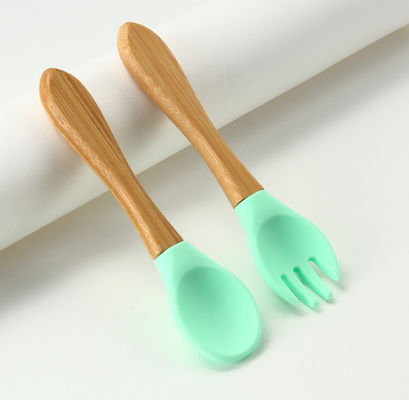 Bifurcaciones y cucharas de encargo, alimentos para niños del silicón del silicón fijados para el entrenamiento del destete del niño