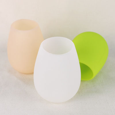 La taza BPA del agua del silicón del color de Panton no libera ninguna manija ninguna tapa para la cerveza del vino