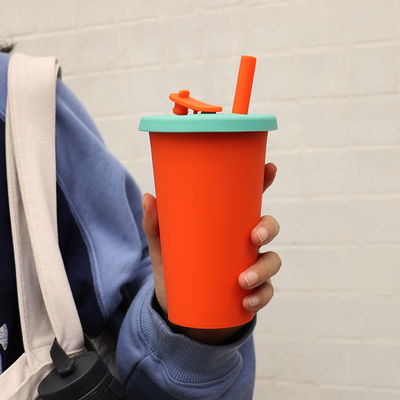 Taza portátil de los niños del silicón de la prueba caliente para el jugo 300ml 350ml de la leche del té