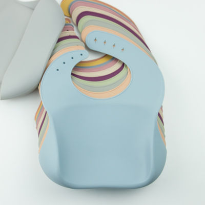 4 artículo suave del silicón de los botones BPA del bebé de la prenda impermeable libre del babero ajustable