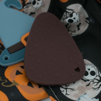 Bebé Teether del silicón del sombrero de las brujas de Halloween colorido para el dolor el echar los dientes que calma
