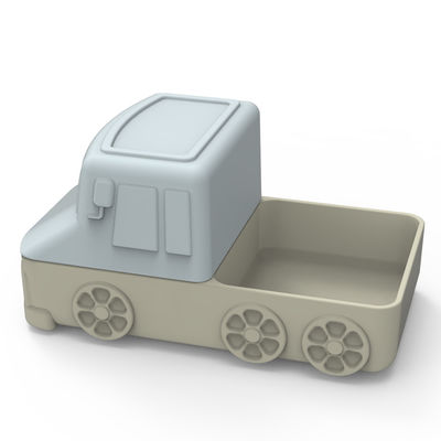 El coche lindo de la placa de la succión del silicón de la historieta forma para el bebé que come la comida