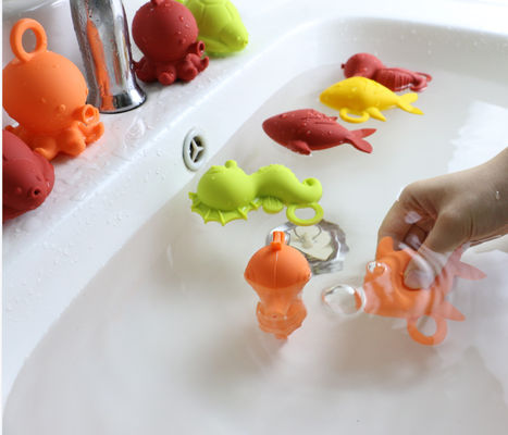El silicón de goma del bebé de los colores brillantes juega BPA libre para la flotación del agua del bebé