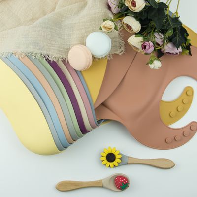 Babero personalizado suave libre del silicón de BPA, baberos impermeables del colector de la comida del silicón