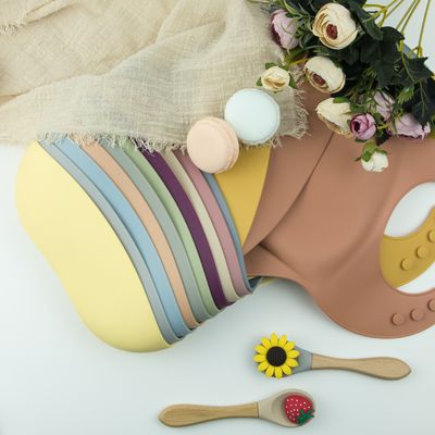 Babero personalizado suave libre del silicón de BPA, baberos impermeables del colector de la comida del silicón