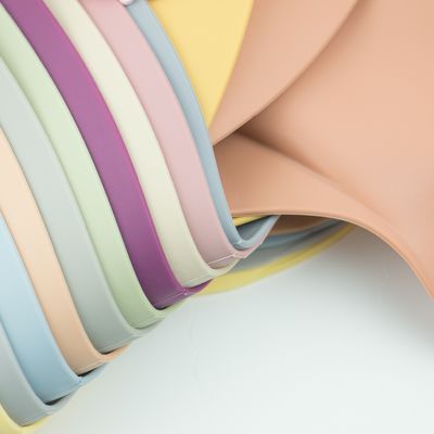 Babero personalizado suave libre del silicón de BPA, baberos impermeables del colector de la comida del silicón