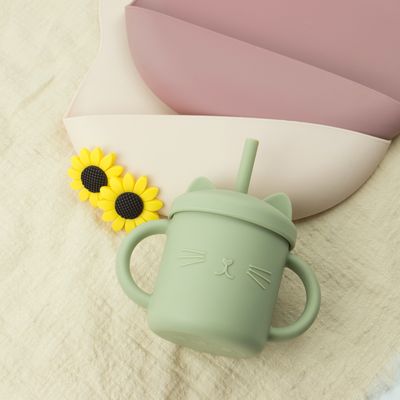 Babero de alimentación BPA del bebé del silicón del niño suavidad libre con el colector de la comida