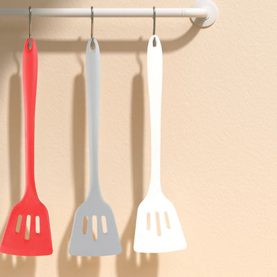 Gray White Colors Silicone Kitchenware rojo fijó la prueba caliente de la espátula con el color de Panton