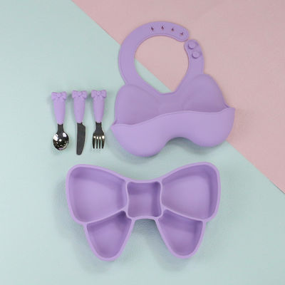 La categoría alimenticia libre de la prenda impermeable del babero del bebé de Bpa Siliconee del nudo del arco ajusta tamaño