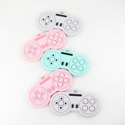 Productos el echar los dientes del bebé - juguetes lindos de encargo de los teethers del silicón de la forma del regulador del jugador de la historieta de los diversos colores lavables
