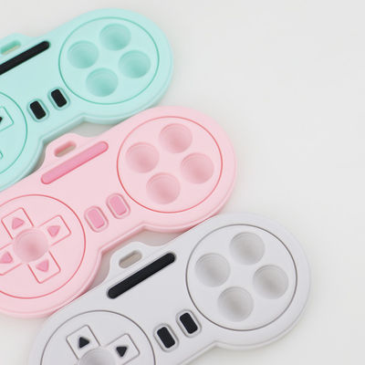 Productos el echar los dientes del bebé - juguetes lindos de encargo de los teethers del silicón de la forma del regulador del jugador de la historieta de los diversos colores lavables
