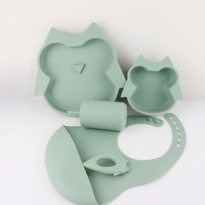 Cubierta de paja de silicona completa en diseño 3D conjunto de vajilla de silicona ligera para bebés