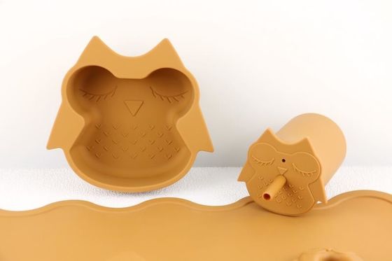 Cubierta de paja de silicona completa en diseño 3D conjunto de vajilla de silicona ligera para bebés