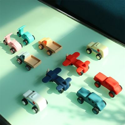 personalizado y al por mayor Juguetes para vehículos de silicona segura para bebés camiones de ambulancias motocicletas juguetes de automóviles
