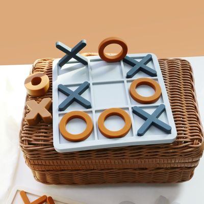 MOQ 50 juegos de silicona XO Tic Tac Puzzle de dedos de pie Logotipo personalizable Colores BPA Libre Certificado CE juguetes de silicona