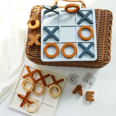 MOQ 50 juegos de silicona XO Tic Tac Puzzle de dedos de pie Logotipo personalizable Colores BPA Libre Certificado CE juguetes de silicona