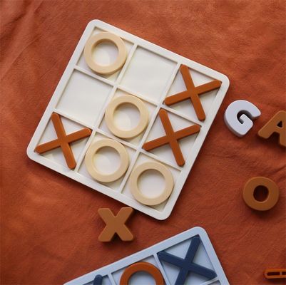 MOQ 50 juegos de silicona XO Tic Tac Puzzle de dedos de pie Logotipo personalizable Colores BPA Libre Certificado CE juguetes de silicona