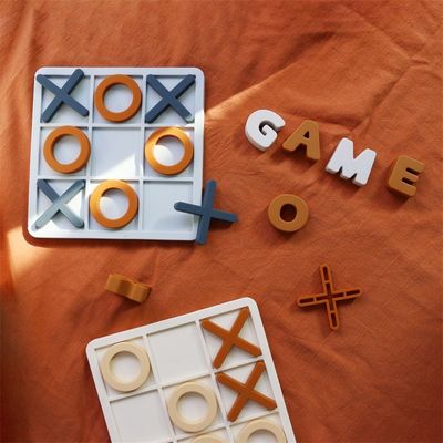 MOQ 50 juegos de silicona XO Tic Tac Puzzle de dedos de pie Logotipo personalizable Colores BPA Libre Certificado CE juguetes de silicona