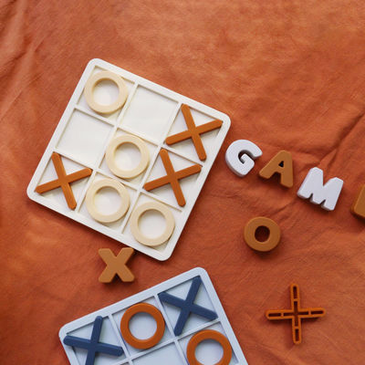 MOQ 50 juegos de silicona XO Tic Tac Puzzle de dedos de pie Logotipo personalizable Colores BPA Libre Certificado CE juguetes de silicona