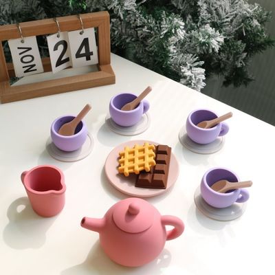 Últimos juguetes para niños BPA Grado gratuito de alimentos 17pcs Set de taza de silicona cuchara de la costa postre tetera juego kit