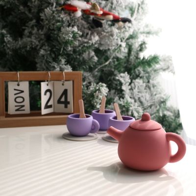 Últimos juguetes para niños BPA Grado gratuito de alimentos 17pcs Set de taza de silicona cuchara de la costa postre tetera juego kit