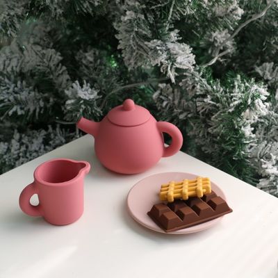 Últimos juguetes para niños BPA Grado gratuito de alimentos 17pcs Set de taza de silicona cuchara de la costa postre tetera juego kit