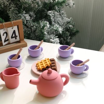 Últimos juguetes para niños BPA Grado gratuito de alimentos 17pcs Set de taza de silicona cuchara de la costa postre tetera juego kit