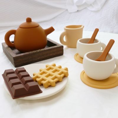 NUEVOS Llegados Niños Niños Fingiendo Jugar en Casa Tetera Conjunto de juguetes de silicona con 11pcs