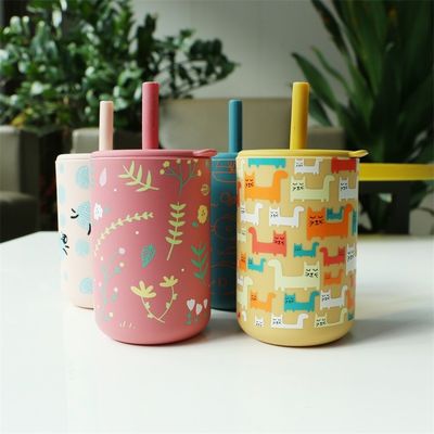 Taza de beber de silicona con paja para el entrenamiento del bebé libre de BPA de grado alimenticio Taza de silicona impresa