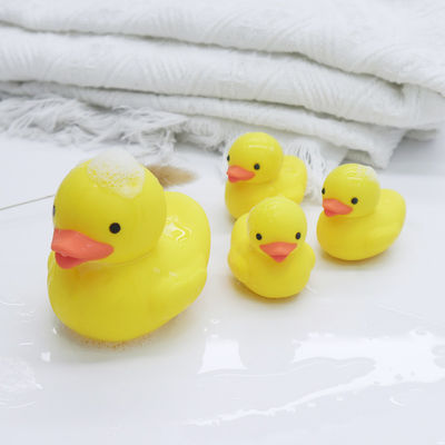 Fabrica de silicona personalizada ODM OEM juguetes de baño para bebés PVC libre de BPA libre de material seguro 100% juguetes de pato de silicona