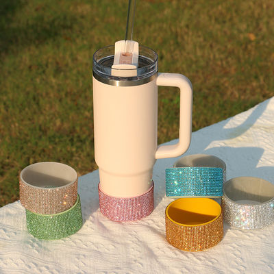 Taza al por mayor Glitter botella de silicona para 20-40oz tapa de botella tapa de manga inferior protector botella de tumbler impresa