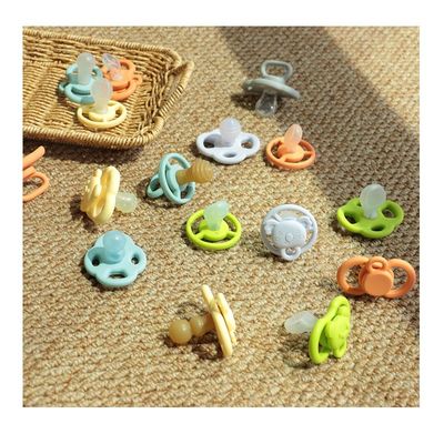 Venta al por mayor de diferentes colores disponibles en stock entrega rápida Bebé libre de BPA Dientes suave para niños suave chupete de silicona