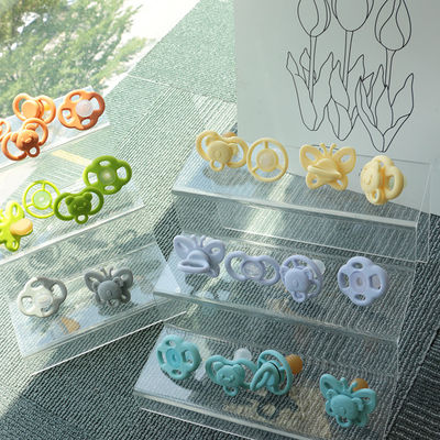 Venta al por mayor de diferentes colores disponibles en stock entrega rápida Bebé libre de BPA Dientes suave para niños suave chupete de silicona