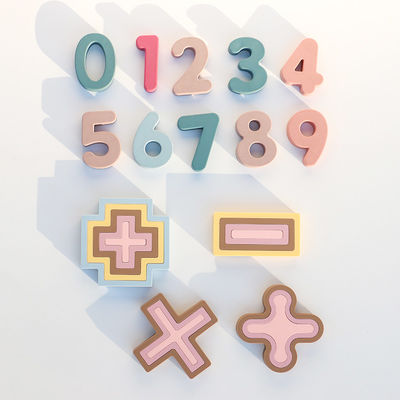 Juguetes de silicona personalizados OEM ODM personalizados para bebés impresos con láser número tablero pequeño 10pcs paquete para niños juegos educativos