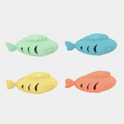 Venta al por mayor colorido BPA Grado alimenticio libre de silicona para mascotas Perros de entrenamiento de pescado Juguetes de forma de pescado Bocadillo de filtración lenta Alimento de silicona Juguetes para peces