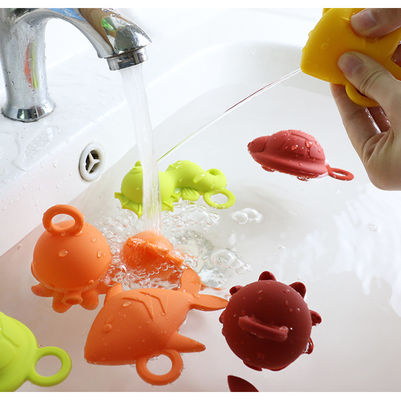 Personalizado Popular Silicona Océano Animal Pulpo Pez Tortuga Caballo de mar Niños Niño Juguetes de Baño Set Regalo Spray de agua Squishy